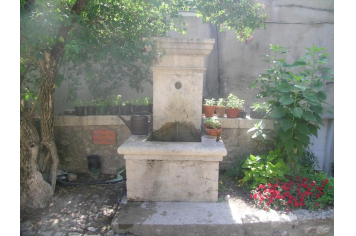 Une des 16 fontaines Ot Montbrun
